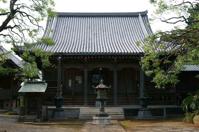 本堂と鐘楼の資料集めに寺院へ