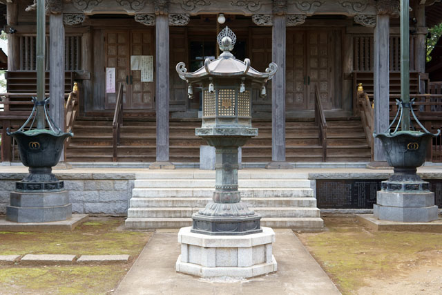 本堂と鐘楼の資料集めに寺院へ