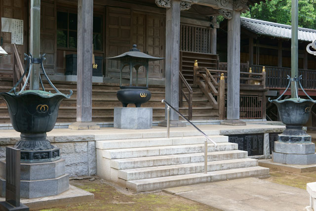 本堂と鐘楼の資料集めに寺院へ