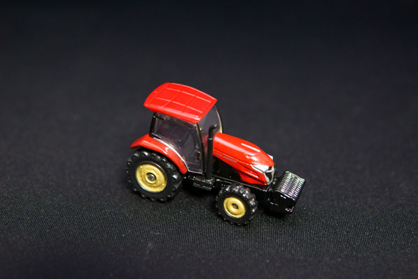 トミカ No.83 ヤンマー トラクター