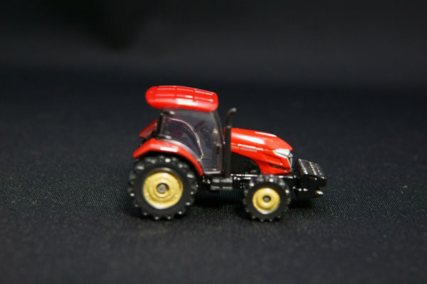 トミカ No.83 ヤンマー トラクター