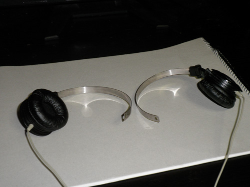 AKG K404