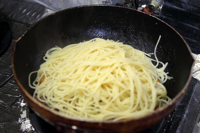 具材と混ぜ合わせる