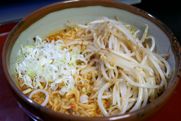 辛ラーメンを普通に食べる