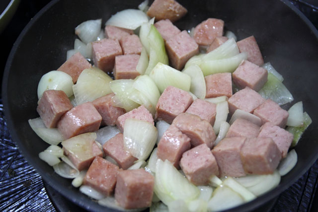 焼き目が付くまで炒める