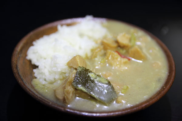 チキンとタイカレーのバターチキン