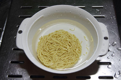 電子レンジだけで野菜担々麺を作る