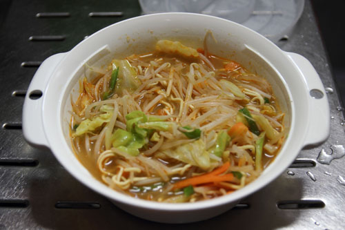 電子レンジだけで野菜担々麺を作る