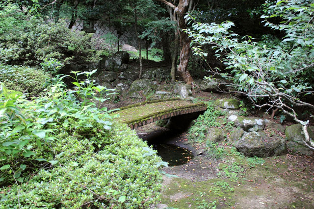 水田へ渡る橋